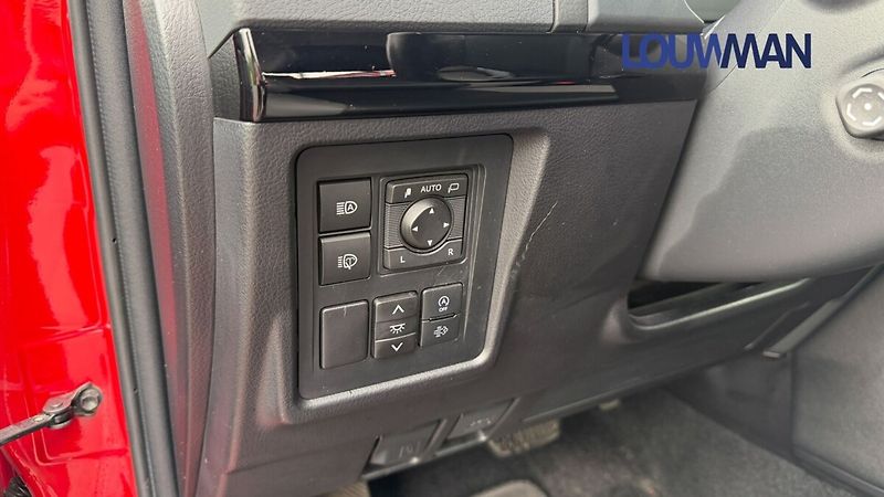 Toyota Land Cruiser AT EXECUTIVE - fotka 6 z 24