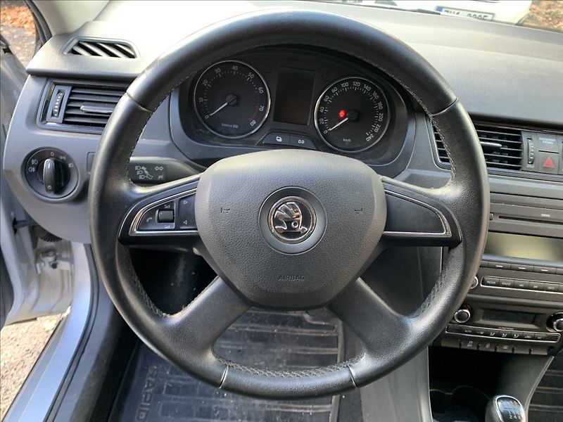 Škoda Rapid 1,2 TSI 77KW ČR,1.MAJITEL - fotka 11 z 17