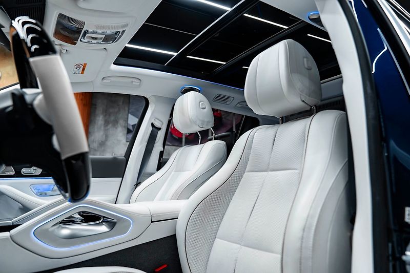 Mercedes-Benz GLS 4MATIC Maybach - fotka 10 z 32