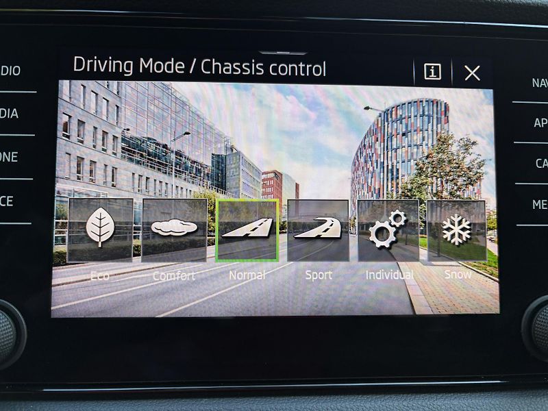 Škoda Karoq (2022) 2.0TSi 140kW 4x4SPORTLINE      - fotka 31 z 45