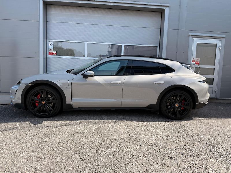 Porsche Taycan (2021) 4S Cross Turismo 21”, BOSE - fotka 3 z 14