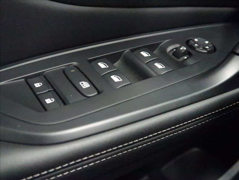 Peugeot 308 1,5 BlueHDi  AT ALLURE NAVI ČR - fotka 19 z 47