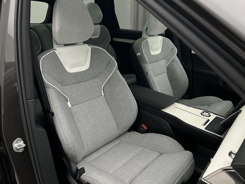 Volvo EX90 AWD TWIN MOTOR RECHARGE 7 MÍST - fotka 19 z 53