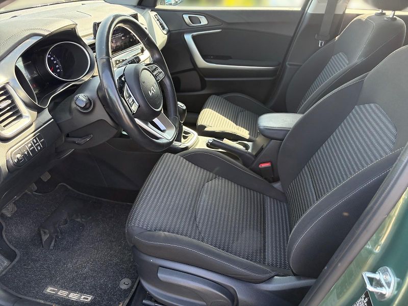 Kia Ceed (2023) TOP 1.5T-GDI 117kW DPH CZ - fotka 7 z 11