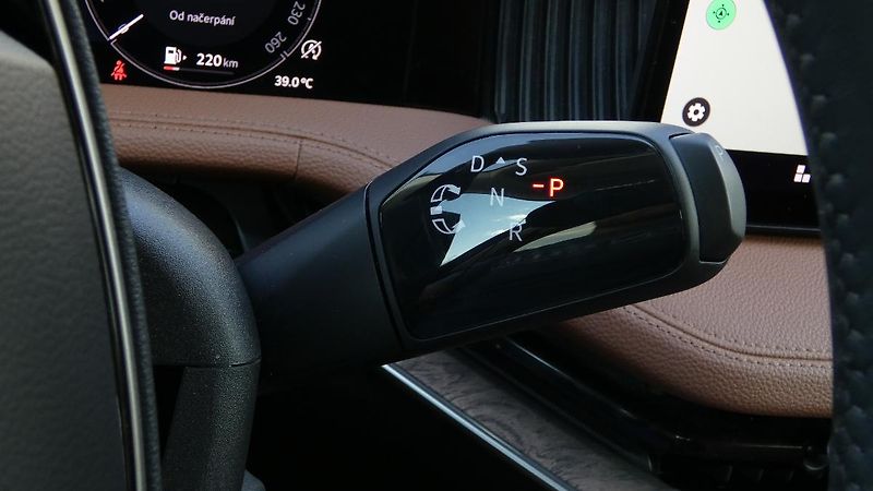 Škoda Superb 2.0 TDI 142kW 4x4 L&K Combi DS - fotka 12 z 27