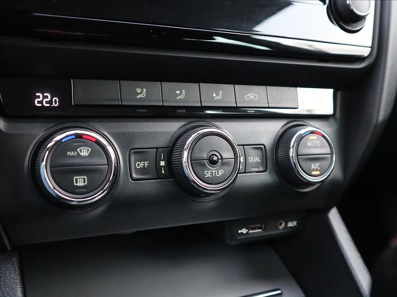 Škoda Octavia 1,4   TSi, DigiKlima, ParkPilo - fotka 21 z 31