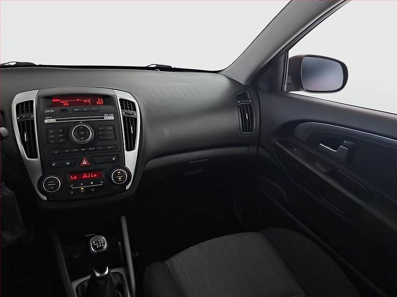 Kia Ceed (2011) 1.6 CVVT, Tempomat - fotka 8 z 14