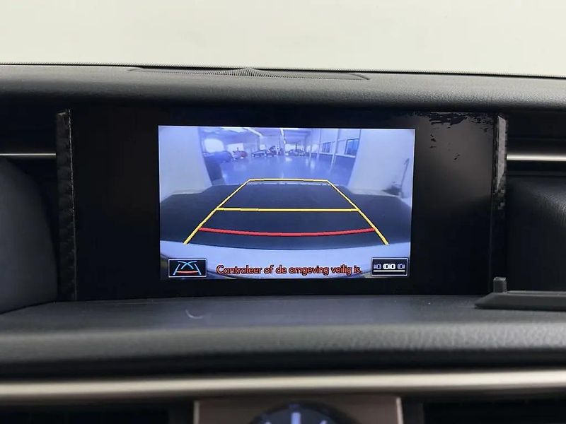 Lexus IS 300h 2.5F SportLine 162kW Ventilace - fotka 10 z 15