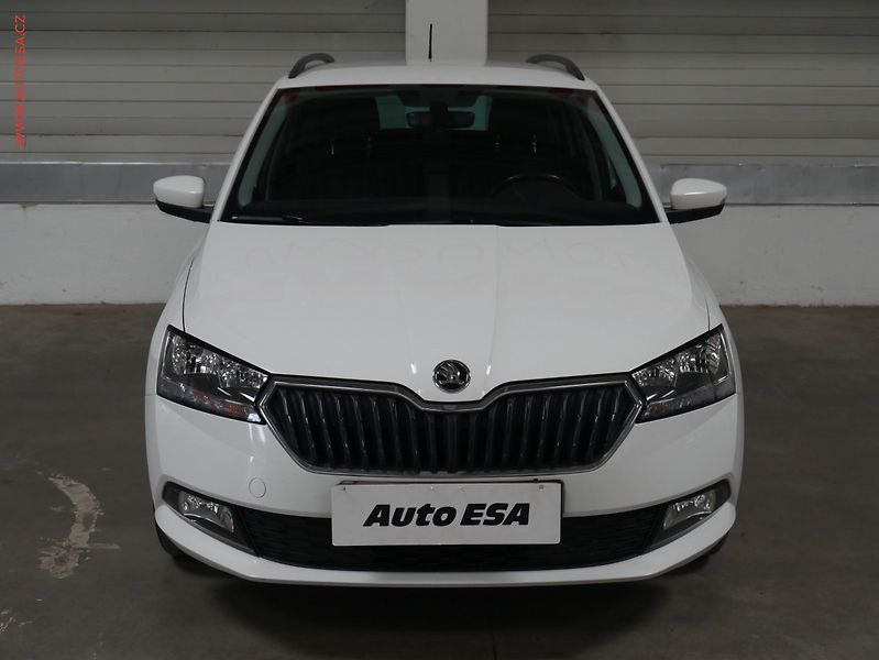 Škoda Fabia (2022) 1.0 TSi, ČR, Ambition, zámek - fotka 2 z 19