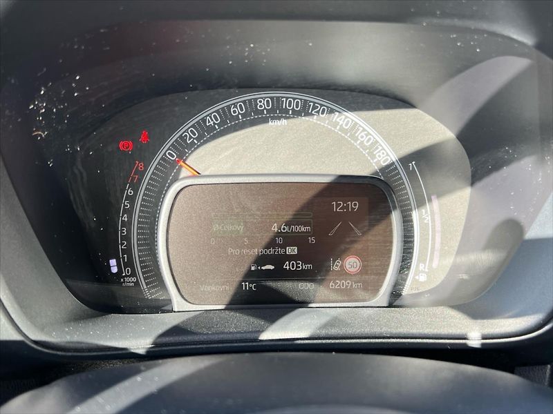 Toyota Aygo 1,0 VVT-i 53kW STYLE TECH VISI - fotka 16 z 22