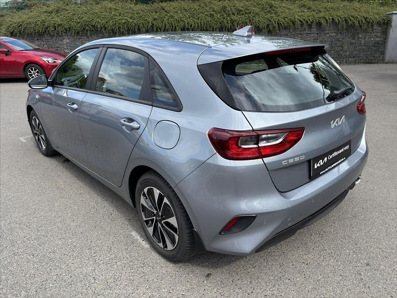 Kia Ceed 1,5 TGDi AT Spin 1.ČR ZÁRUKA - fotka 3 z 39