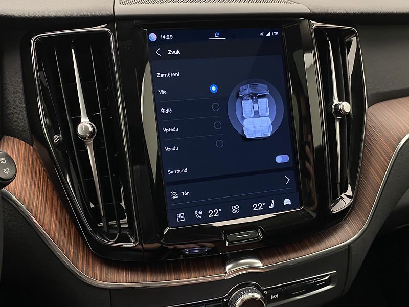Volvo XC60 B4 AWD DARK PLUS AUT  - fotka 53 z 56