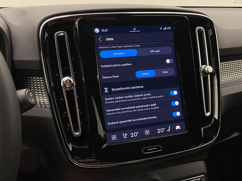 Volvo XC40 PURE ELECTRIC RECHARGE PLUS - fotka 41 z 51