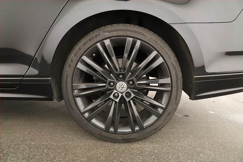 Volkswagen Passat (2019) R-Line 2.0 TDI - fotka 15 z 15