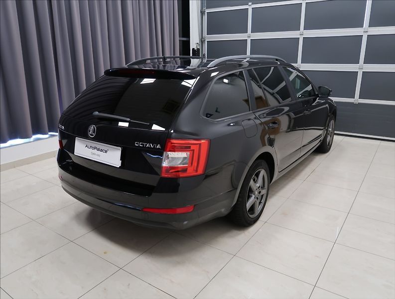 Škoda Octavia 1,2 TSI XENON VÝHŘEV 2x ALU - fotka 4 z 33