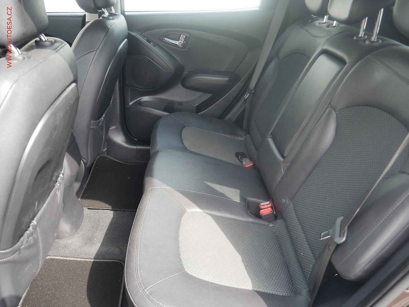 Hyundai ix35 (2013) 1.6 GDI, ČR, AC, výhřev sed. - fotka 10 z 15