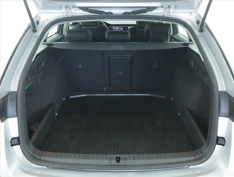 Škoda Octavia (2023) Ambition 2.0 TDI, ČR,1.maj - fotka 13 z 15