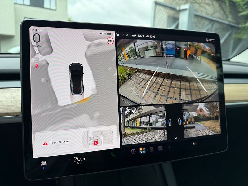 Tesla Model Y Long Range AWD 20´ - fotka 15 z 40