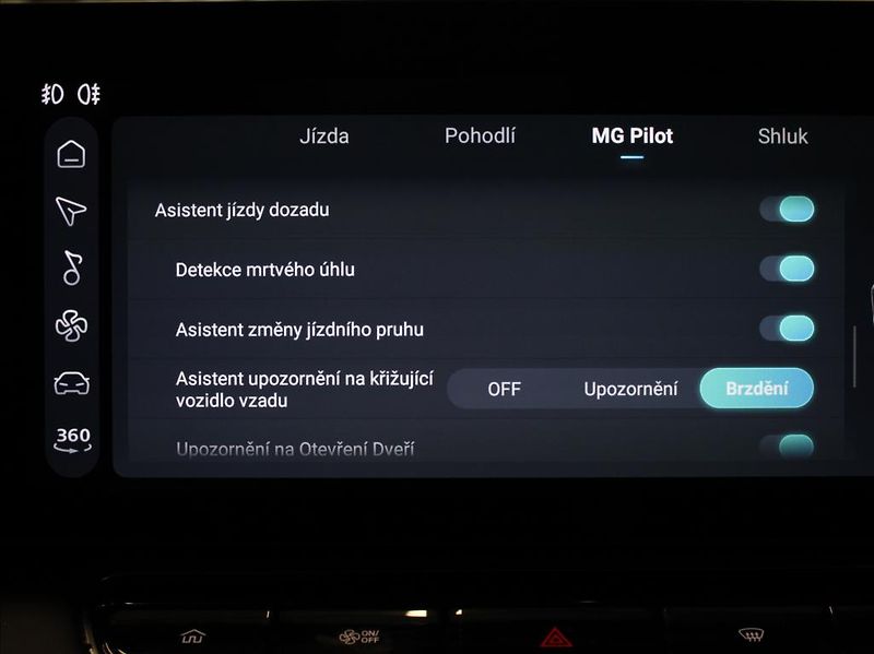 MG HS 1,5 TGI AT Exclusive 19tkm.ČR - fotka 18 z 27