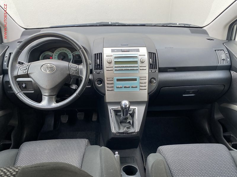Toyota Corolla Verso (2008) 2.2 D-4D, AC, TZ, park.asist - fotka 8 z 16