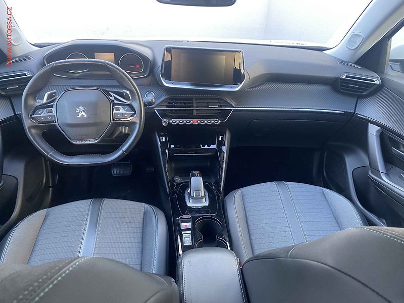Peugeot 2008 (2021) 1.2PT, Allure, AT - fotka 8 z 17