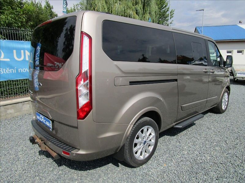 Ford Tourneo Custom 2.0TDCi L2 Titanium, 8 míst - fotka 4 z 57