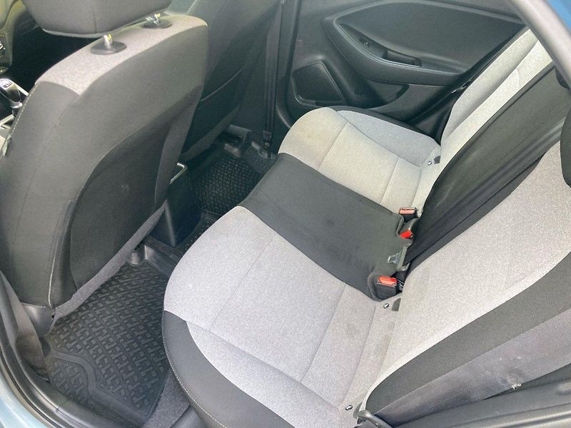 Hyundai i20 1,1CRDi (55kW)*TAŽNÉ ZAŘÍZENÍ* - fotka 14 z 17