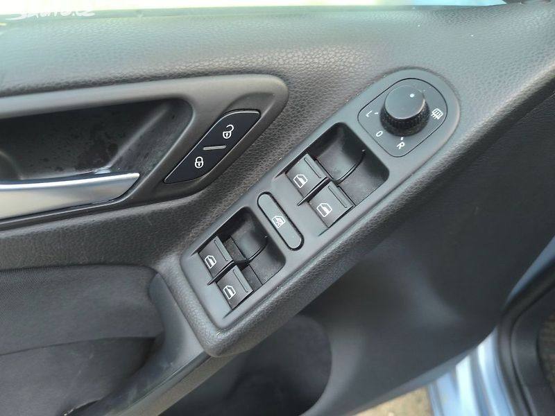 Volkswagen Golf TDI 66KW,PĚKNÝ,SERVISKA,1MAJ57 - fotka 17 z 23