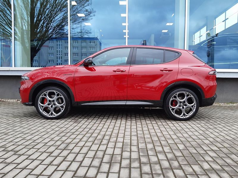 Alfa Romeo Tonale (2023) 1,3 PHEV 280 PS  Veloce - fotka 7 z 48