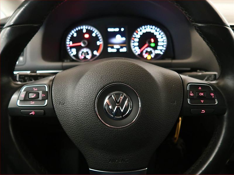 Volkswagen Touran (2014) 2.0 TDI, Automat, 7 míst - fotka 17 z 18