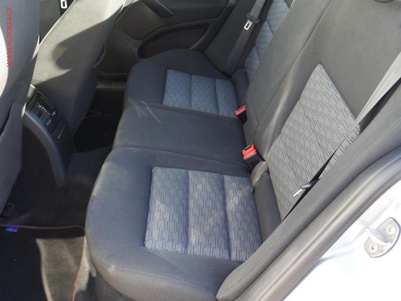 Škoda Octavia (2010) 1.4 TSI, Ambiente - fotka 10 z 16