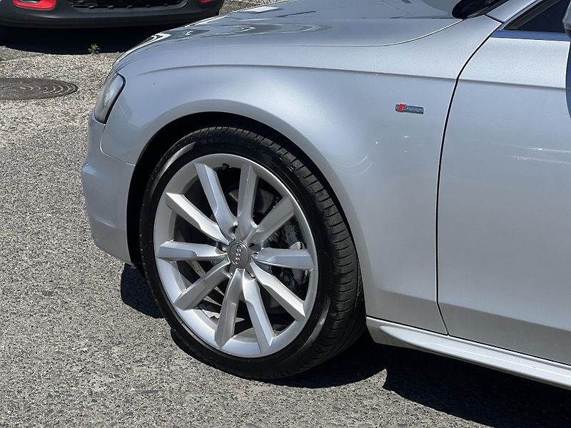 Audi A4 Avant 3.0TDi V6 180kw QUATTRO S-LINE - fotka 41 z 44