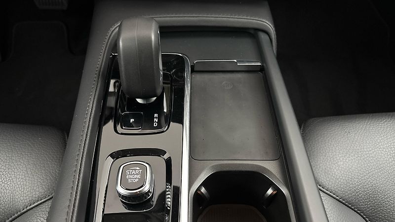 Volvo V90 2.0 B4 AUT Momentum Pro - fotka 24 z 28