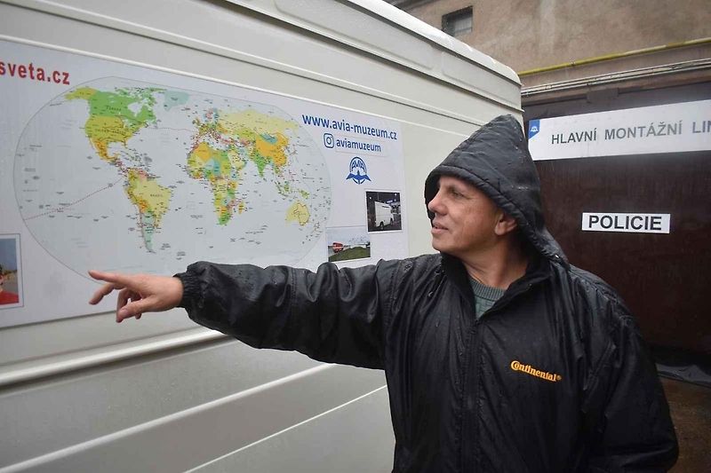 Ivan Monev zatím trénuje na cestu kolem světa s náhradním vozem.