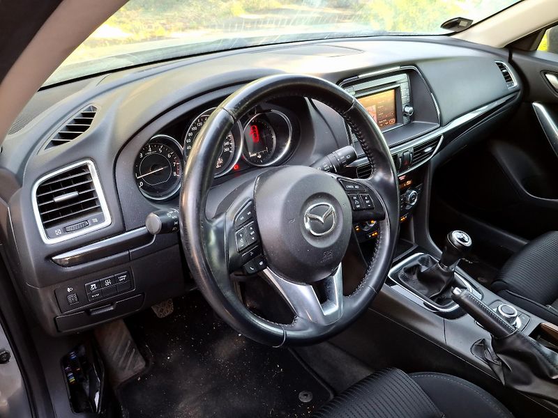 Mazda 6 2.0 benzin 121kw - fotka 17 z 28