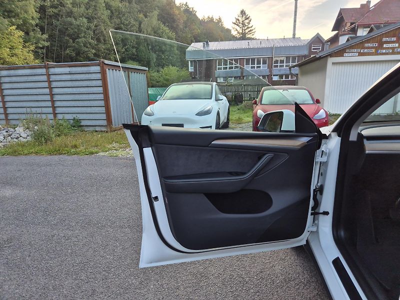 Tesla Model Y LONG RANGE DUAL MOTOR  92,7% - fotka 36 z 48
