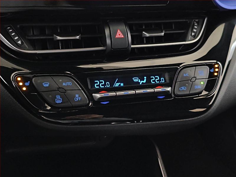 Toyota C-HR (2017) 1.8 Hybrid, Automat - fotka 20 z 21