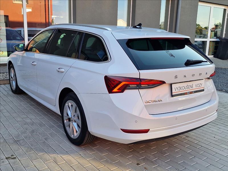 Škoda Octavia 2.0 TDI DSG Style,ČR,1.Maj - fotka 8 z 50
