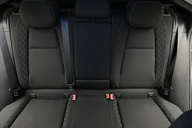 Škoda Karoq 1,6 TDI 85 kW Ambition Záruka - fotka 27 z 30