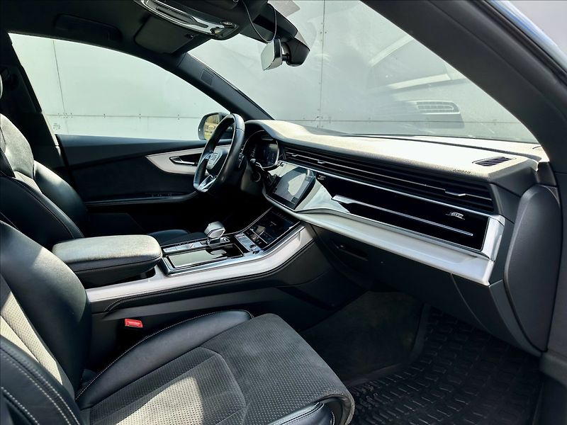 Audi SQ8 4,0 TDi QUATTRO KAMERA 1MAJ ČR - fotka 28 z 48