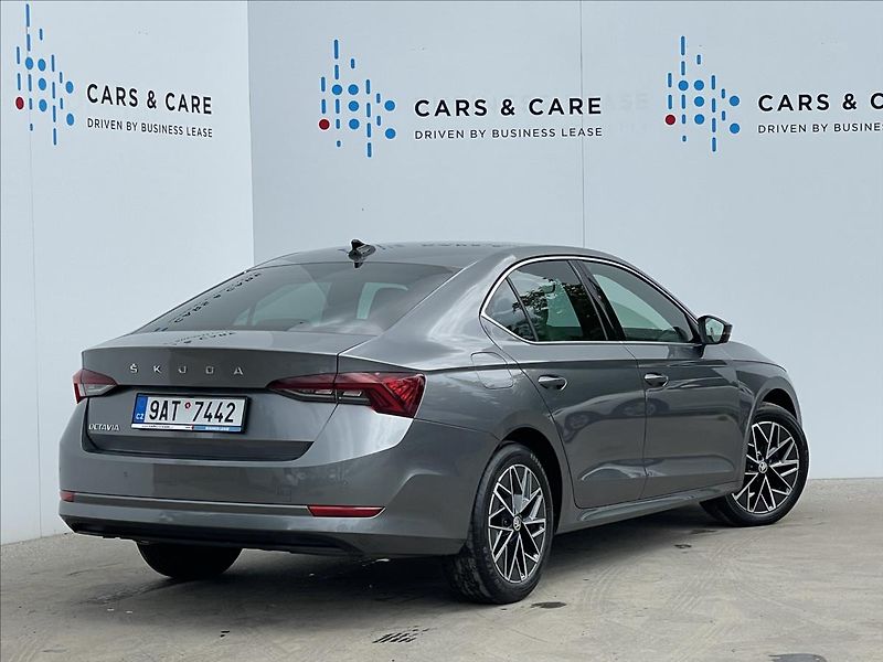 Škoda Octavia 1,5 TSI Style LED+AutoAC+PDC - fotka 2 z 19