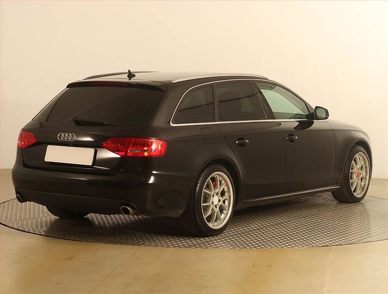 Audi A4 (2010) 3.0 TDI, 4X4, Automat - fotka 5 z 19