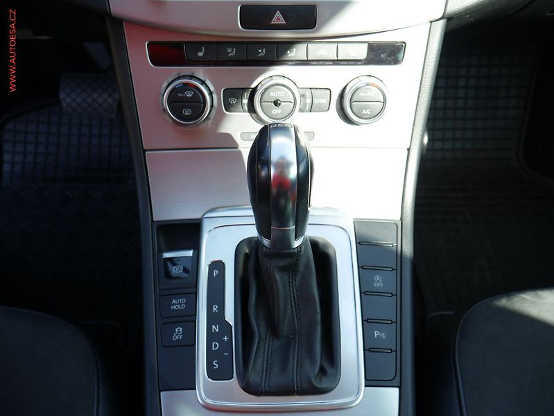 Volkswagen Passat (2012) 2.0TDi, ČR, Highline, DSG - fotka 16 z 17