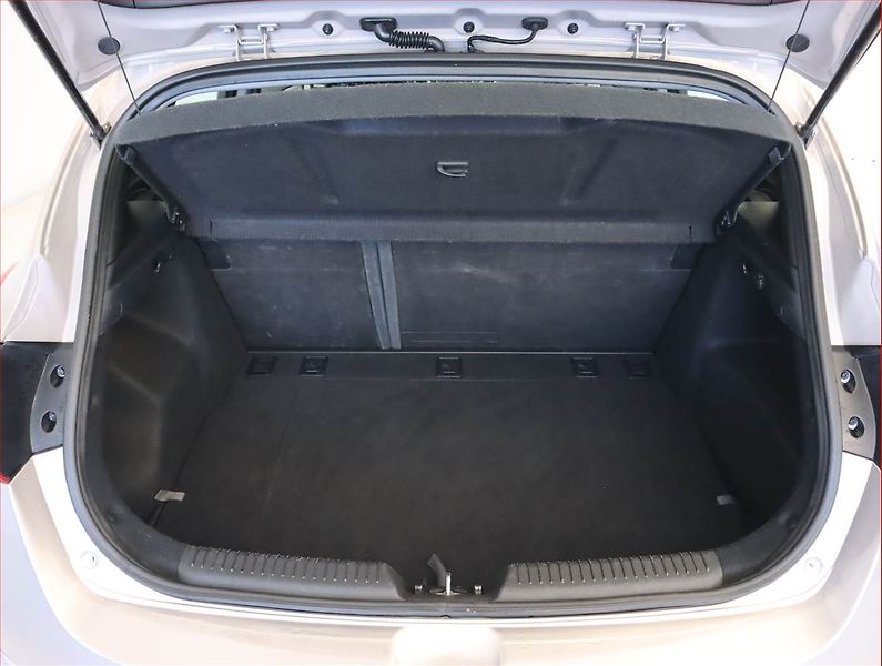 Hyundai i30 (2016) 1.6 CRDi, Automat, Serv.kniha - fotka 14 z 17