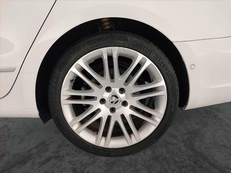 Škoda Superb (2015) Elegance 2.0 TDI, Tempomat - fotka 15 z 26