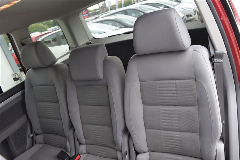 Volkswagen Touran 1,9 TDI 77KW AUTOMAT PO STK - fotka 17 z 46
