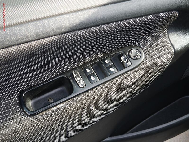 Peugeot 207 (2008) 1.6i, AC, TZ - fotka 15 z 16