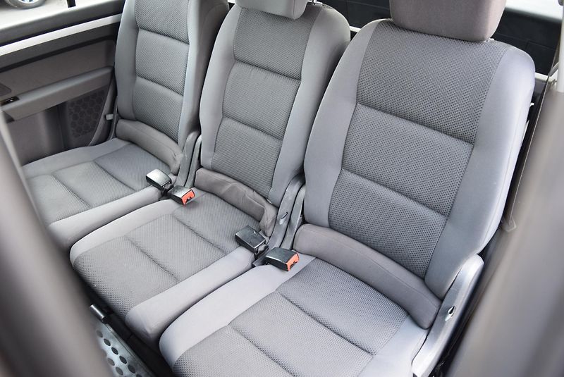 Volkswagen Touran (2010) 1.6TDI 77kw TRENDLINE BMT NAV  - fotka 16 z 48