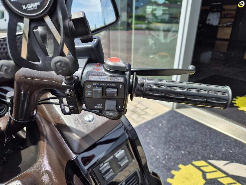 Honda GL 1500 Gold Wing SE (1993) - fotka 21 z 24