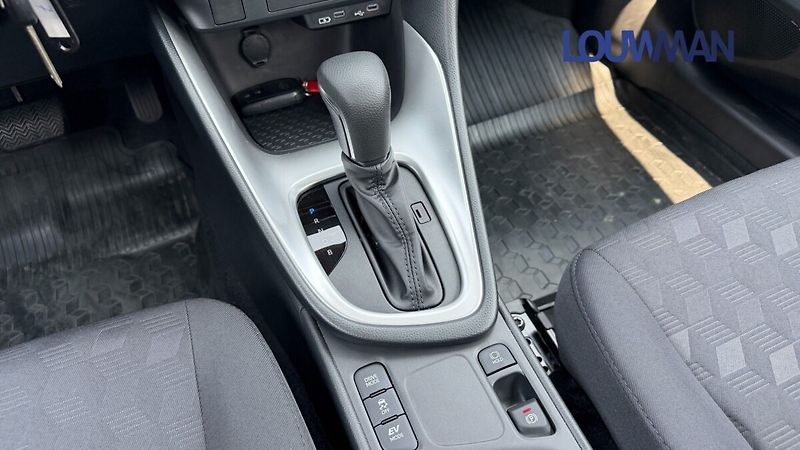 Toyota Yaris 1.5 HEV CVT COMFORT - fotka 11 z 25